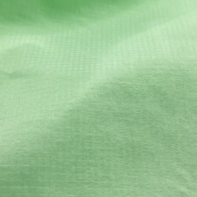 100% Νάιλον υφάσματα ρούχων Αδιάβροχα 20D Plaid 35gsm Παλτό αντηλιακό με υφάσματα ανθεκτικά σε ψεκασμούς